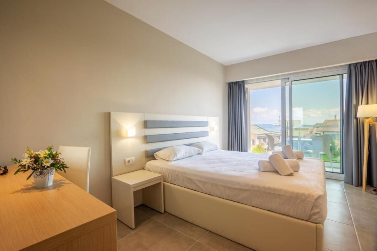 Soundproofing, WiFi (free), bed sheets