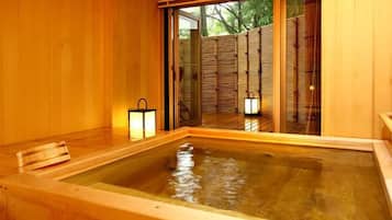 Deep soaking bathtub