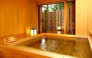 Deep soaking bathtub