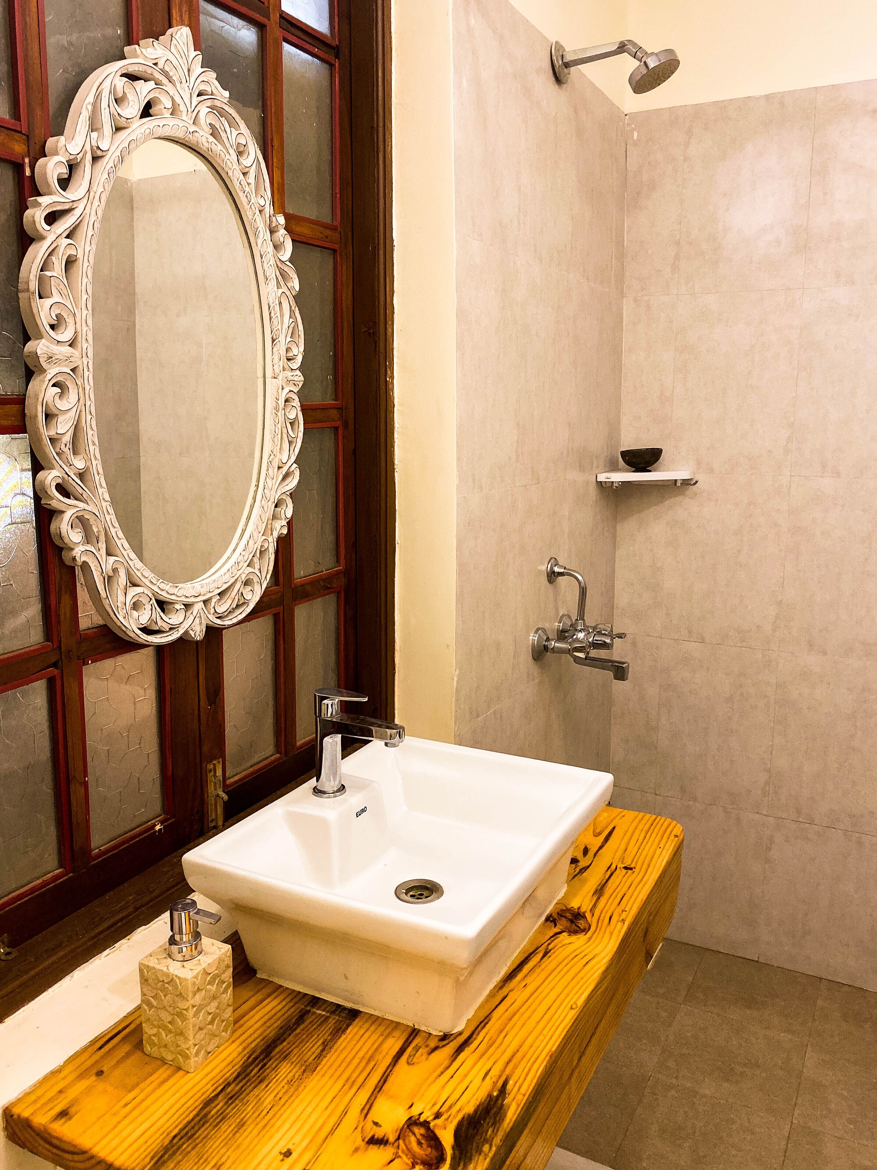 basic double room, 1 double bed | bathroom | shower, free toiletries, towels