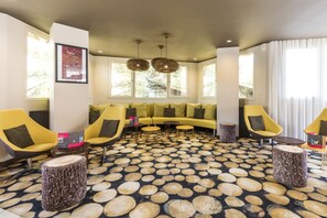 Lobby-Lounge
