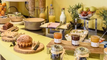 Daily buffet breakfast (EUR 9 per person)