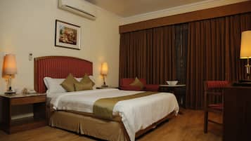 Quarto casal ou duplo luxo, 1 cama de casal | 20 quartos, roupas de cama premium, frigobar, cofres nos quartos