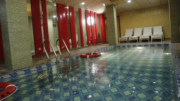 Innendørsbasseng