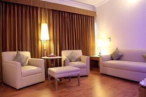 LED 液晶電視、壁爐