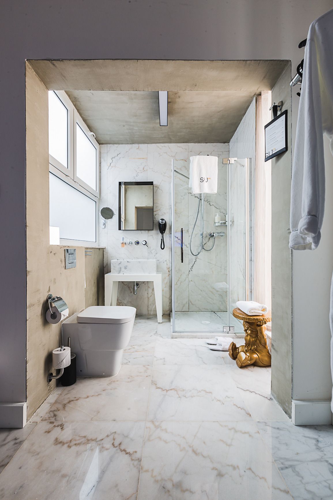 junior suite | bathroom | free toiletries, hair dryer, bathrobes, slippers