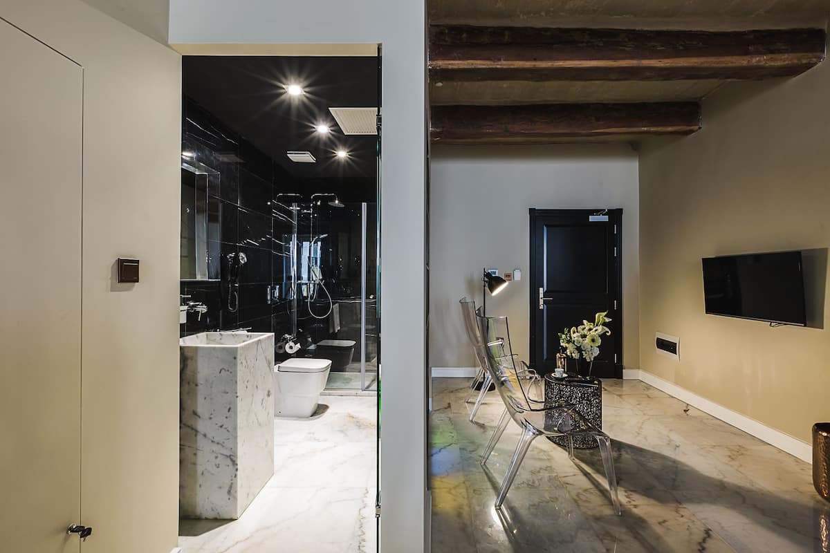 Tek Büyük Yataklı Oda (Classic Maltese) | Banyo | Ücretsiz banyo/kozmetik ürünleri, saç kurutma makinesi, bornoz, terlik