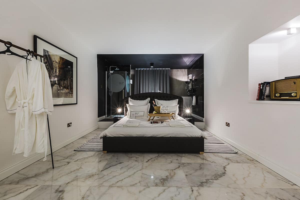 Luxury Tek Büyük Yataklı Oda (Luxury Loft) | Kaliteli yatak takımı, minibar, odada kasa, ayrı ayrı dekore edilmiş