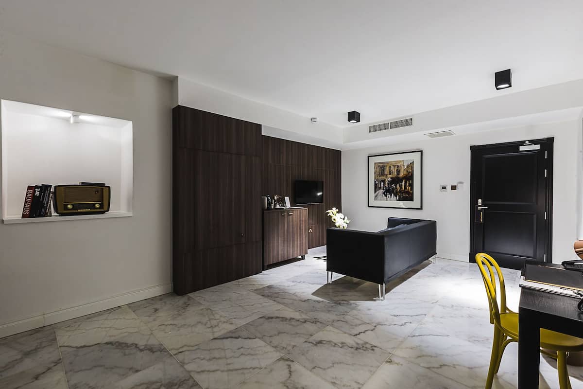 Luxury Tek Büyük Yataklı Oda (Luxury Loft) | Kaliteli yatak takımı, minibar, odada kasa, ayrı ayrı dekore edilmiş