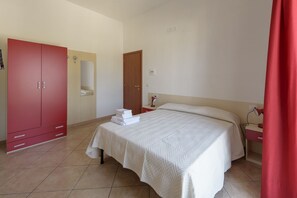 Premium bedding, desk, rollaway beds, free WiFi