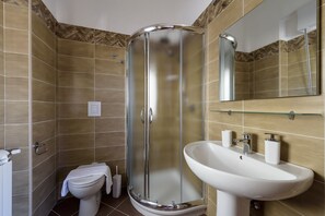 Dusche, Bidet, Handtücher