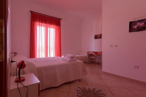 Premium bedding, desk, rollaway beds, free WiFi - B&B Rose Villa (Peschici)