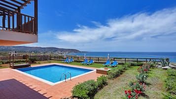 Kolam renang outdoor