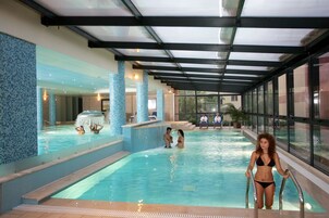 Seasonal outdoor pool, pool umbrellas, sun loungers