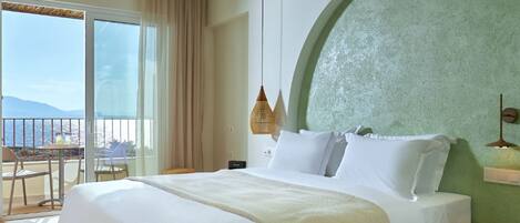 Premium Double Room with Sea View | 1 bedroom, minibar, desk, soundproofing