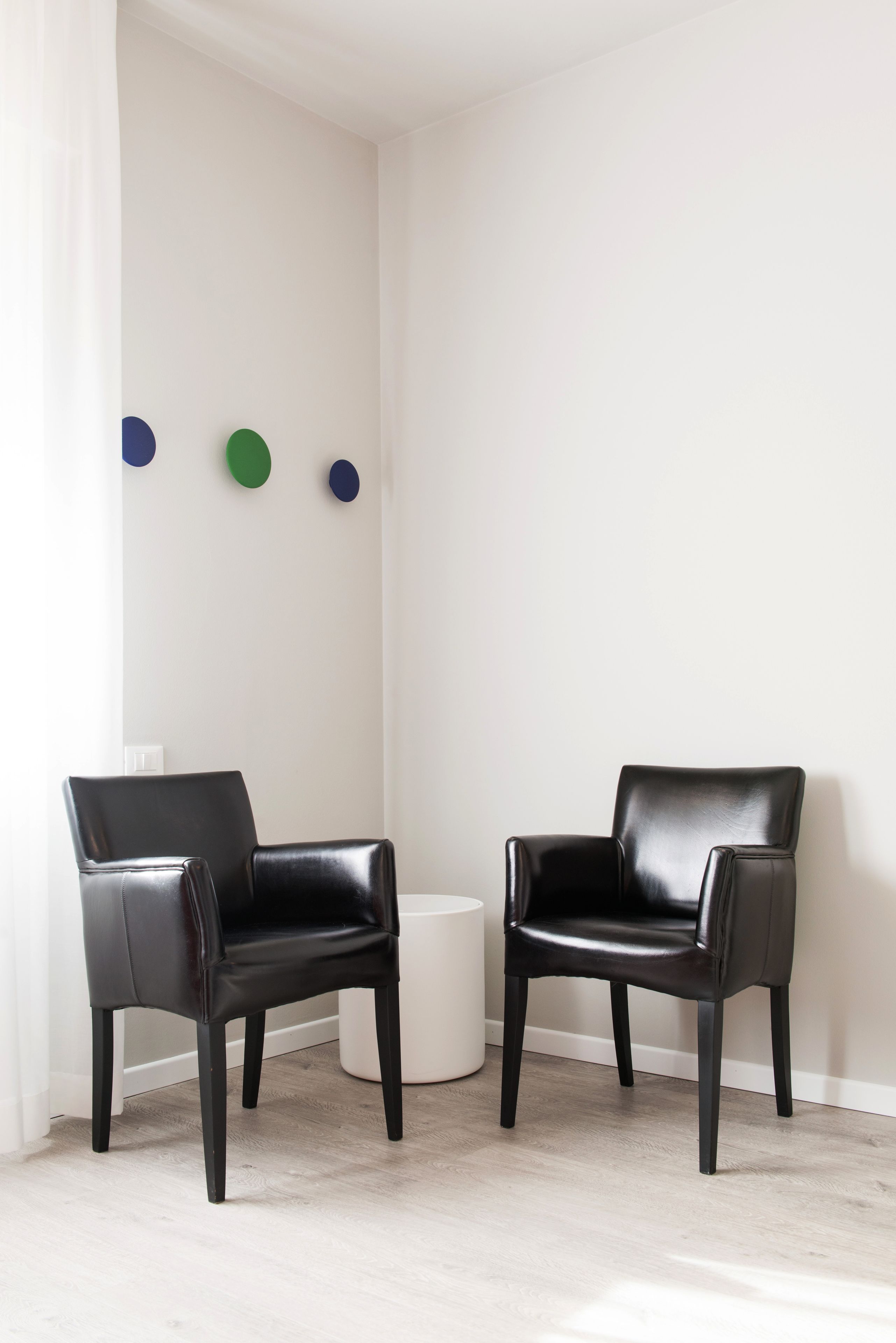 double room | living area | flat-screen tv