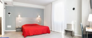In-room safe, desk, free cribs/infant beds, rollaway beds - Hotel al Prato (Padova)