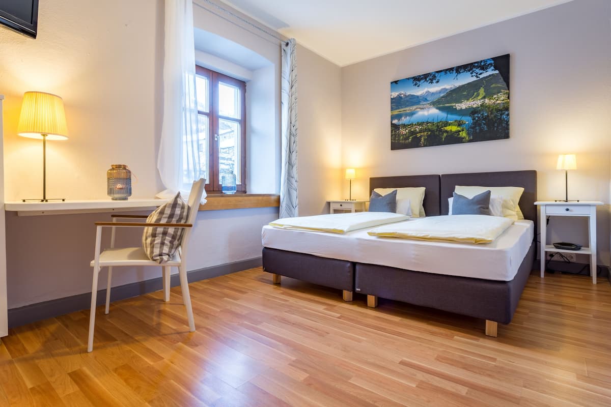 Een kluis op de kamer, extra bedden, gratis wifi, beddengoed