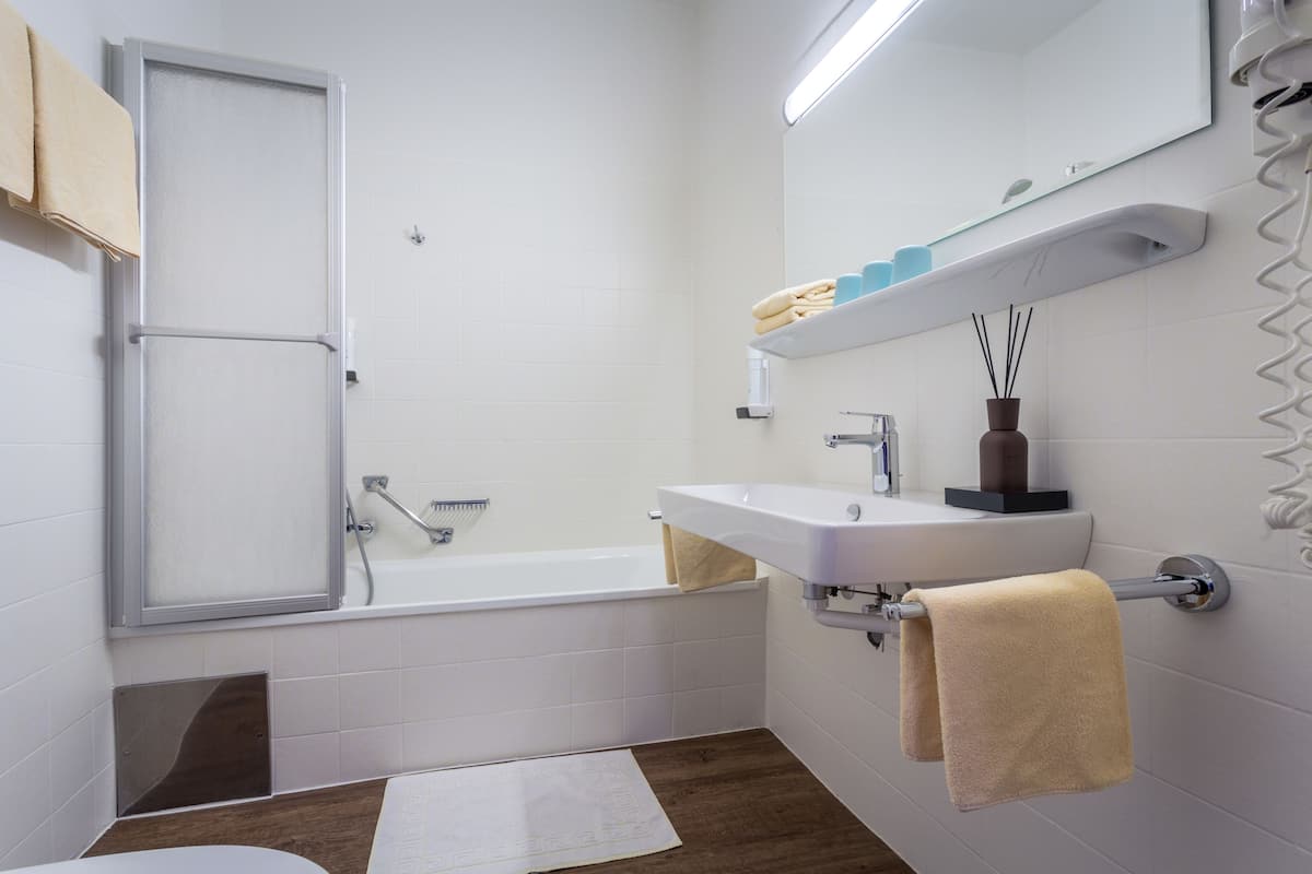 in-room safe, rollaway beds, free wifi, bed sheets