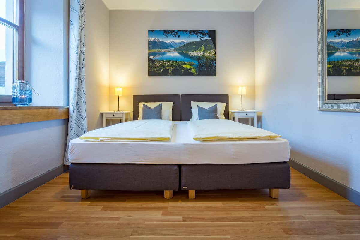 in-room safe, rollaway beds, free wifi, bed sheets