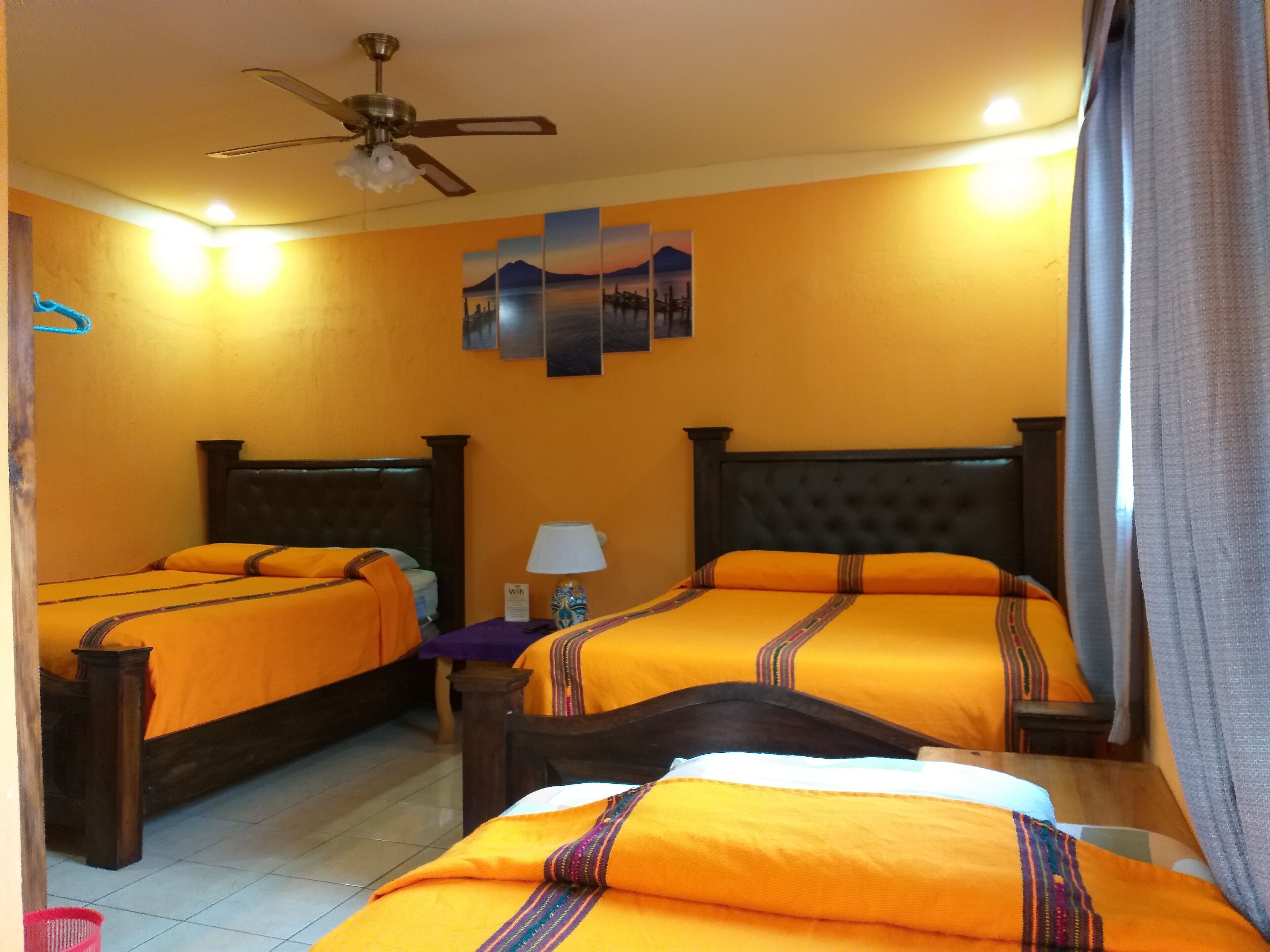 高級三人房, 露台, 山景 | 羽絨被、熨斗/熨衣板、免費無線上網、床單