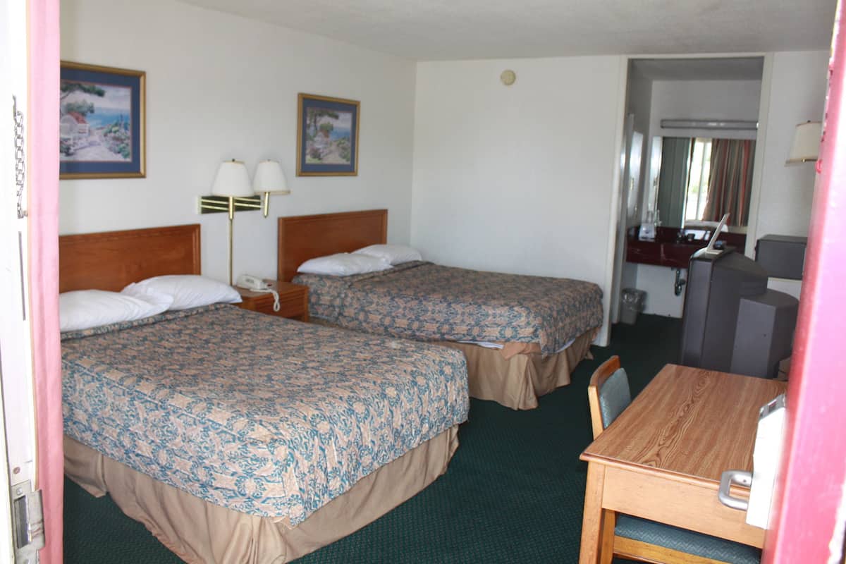 Quarto standard, 2 camas de casal | Escrivaninha, camas extras/dobráveis, Wi-Fi de cortesia