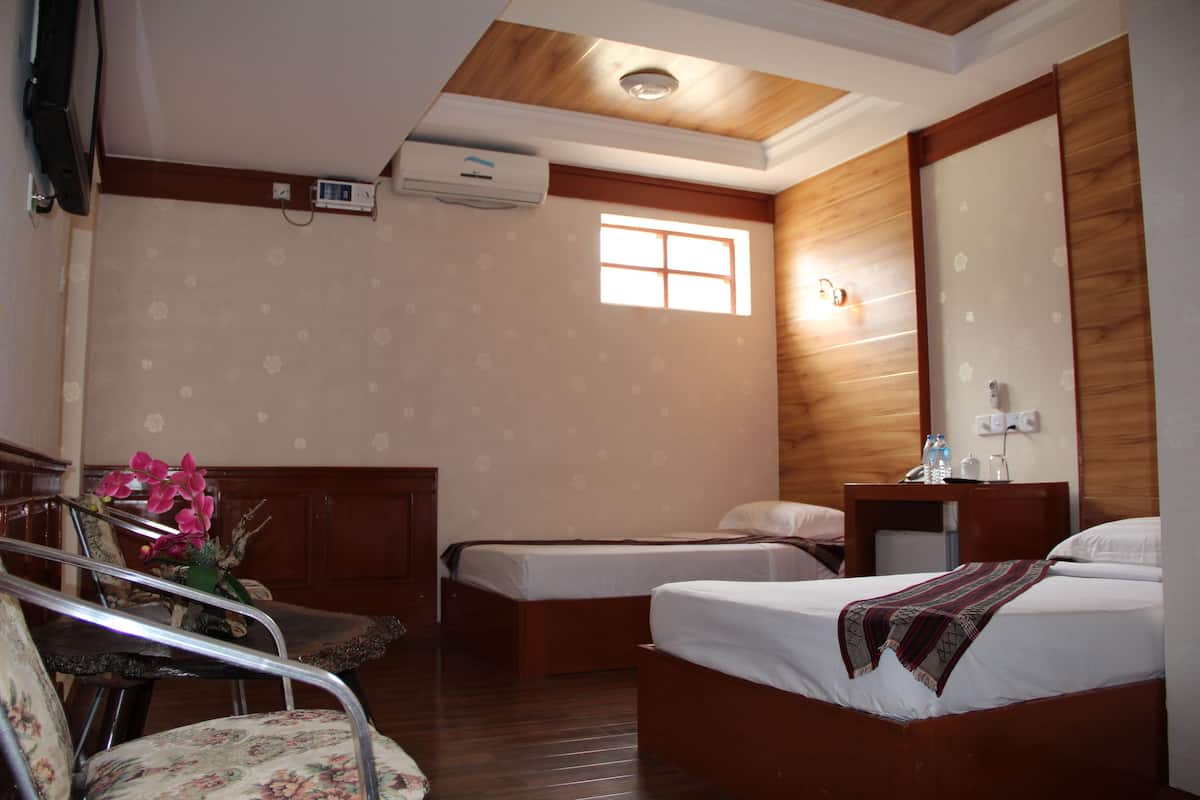Premium bedding, minibar, rollaway beds, free WiFi