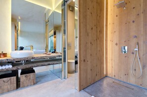 Villa | Bathroom shower - Mama La Roosa (Malevizi)