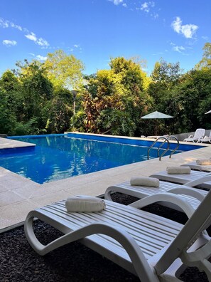 Outdoor pool - Raices Amambai Lodges (Puerto Iguazú)
