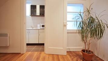 Apartamento, sacada | Área de estar | TV de tela plana