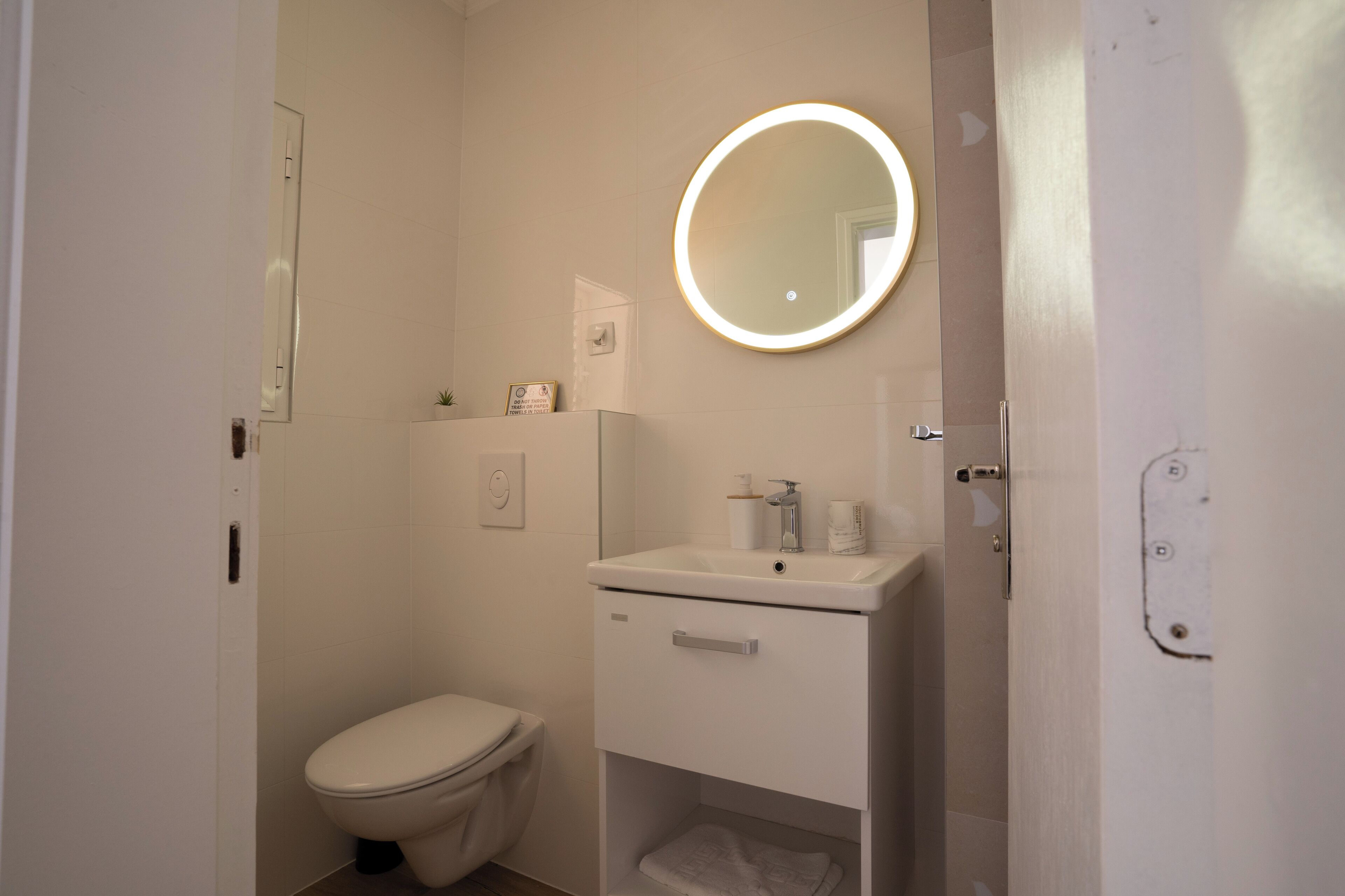 deluxe twin room, 2 single beds | bathroom | free toiletries, hair dryer, towels, toilet paper