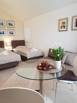 Deluxe Twin Room, 2 Twin Beds | Premium bedding, in-room safe, blackout drapes, soundproofing - Apartments & Rooms Petra (Zadar)