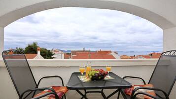 Double Room, 1 Double Bed, Garden View | Terrace/patio