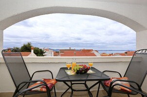 Quarto casal, 1 cama de casal, vista para o jardim | Terraço/pátio
