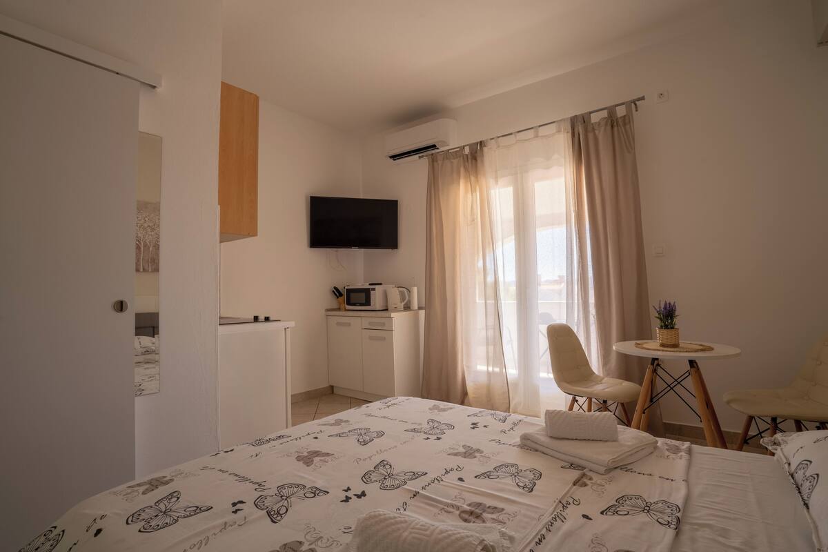 studio, sea view | 1 bedroom, premium bedding, in-room safe, blackout curtains