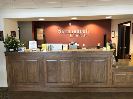 Rezeption. Shenandoah Inn & Suites