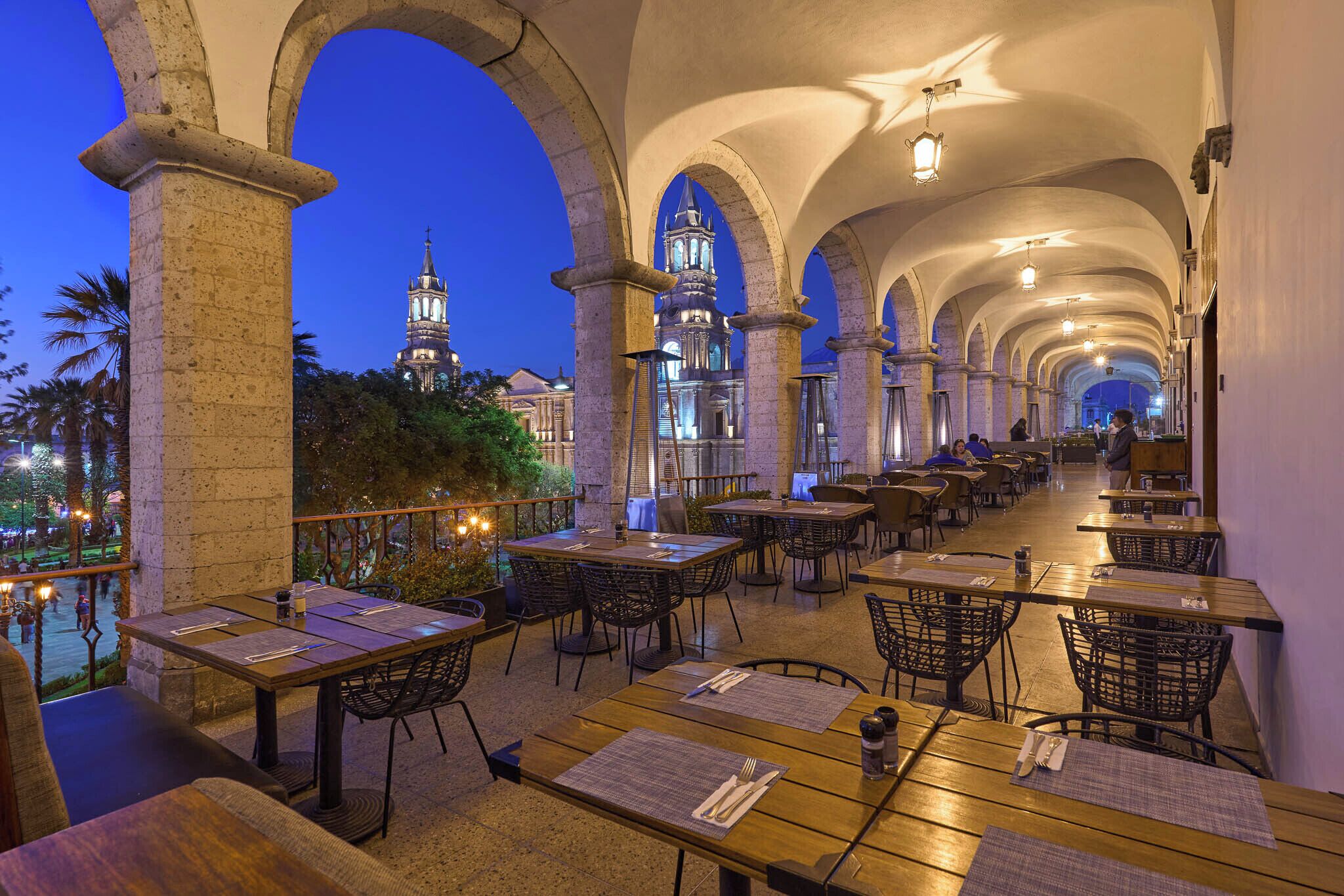 Breakfast, lunch, dinner served; international cuisine 