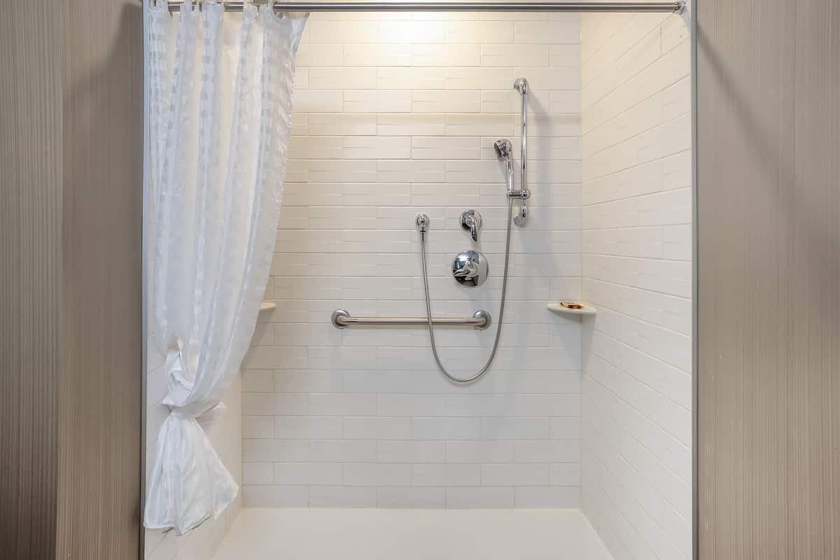 standard room, 1 king bed, accessible, non smoking (walk-in shower) | bathroom | free toiletries, hair dryer, towels