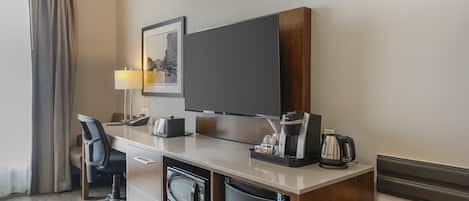Chambre Standard, 2 grands lits, non-fumeur (Shower Only) | Coffre-fort, bureau, espace de travail pour ordinateurs portables