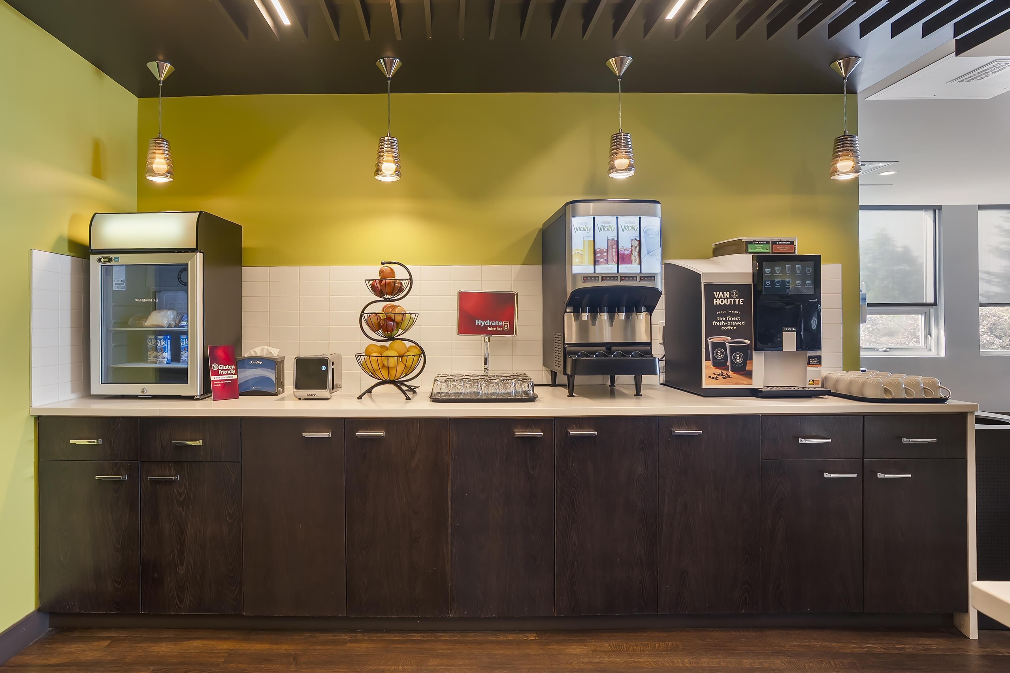 free daily full breakfast