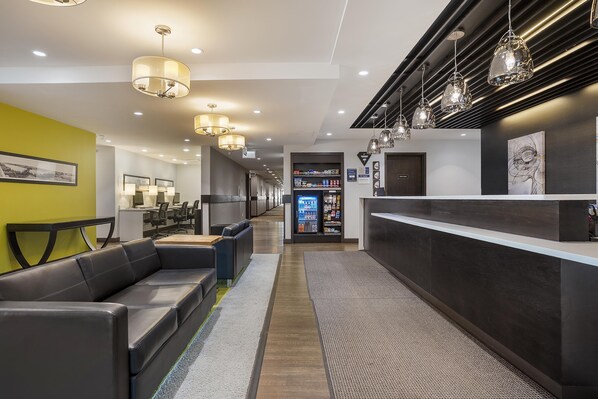 Lobby - Best Western Plus East Side (Saskatoon)