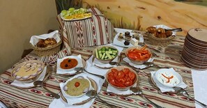 Daily buffet breakfast (RON 50 per person)