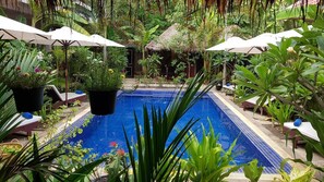 Kolam renang terbuka