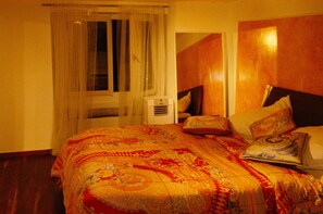 高档床上用品、迷你吧、办公桌、熨斗/熨板