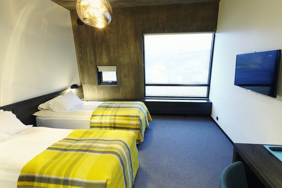 Literie hypoallergénique, coffres-forts dans les chambres, bureau