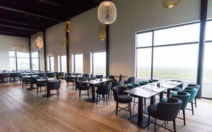Daily continental breakfast for a fee - Fosshotel Glacier Lagoon (Fagurholsmyri)