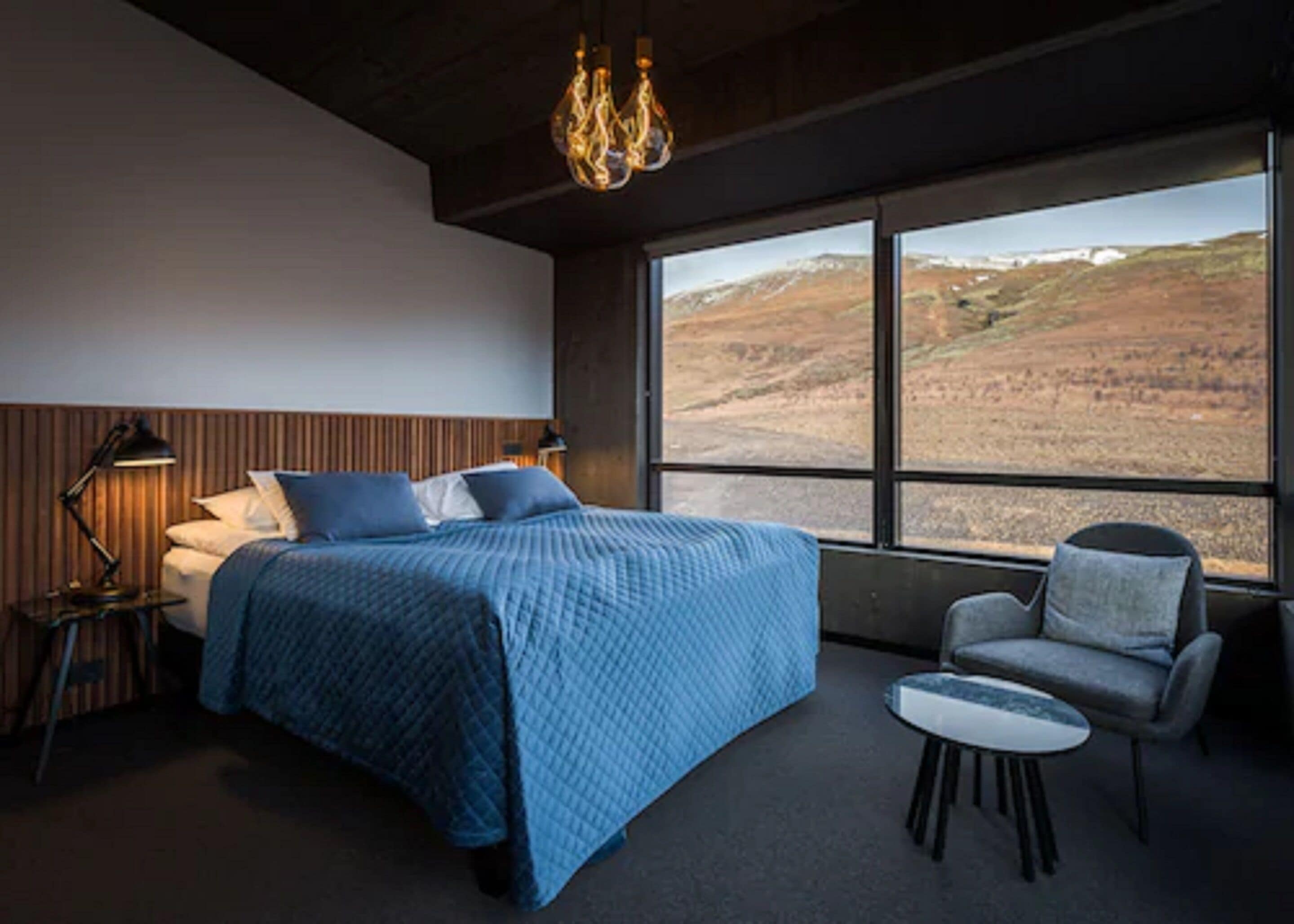 Hypo-allergenic bedding, in-room safe, desk, laptop workspace