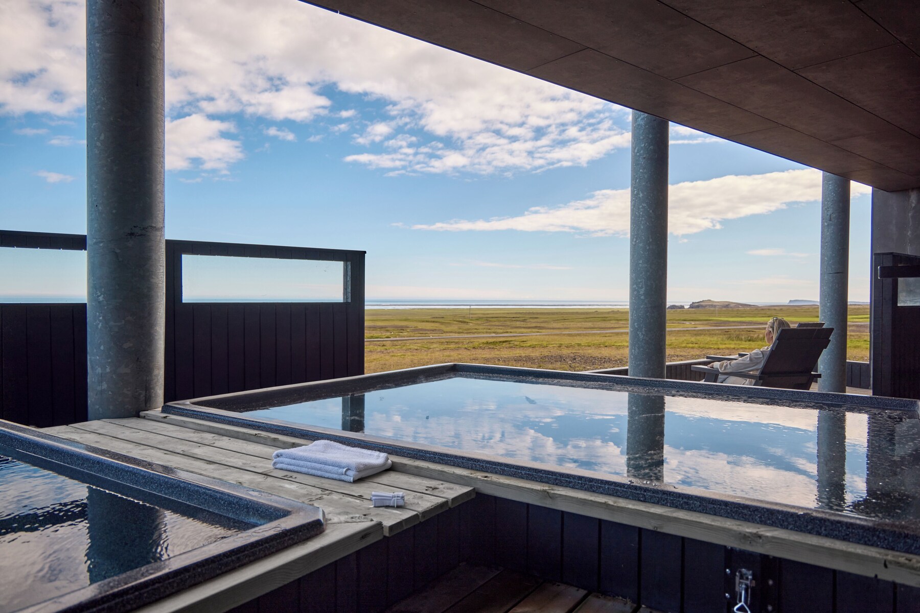 Outdoor spa tub