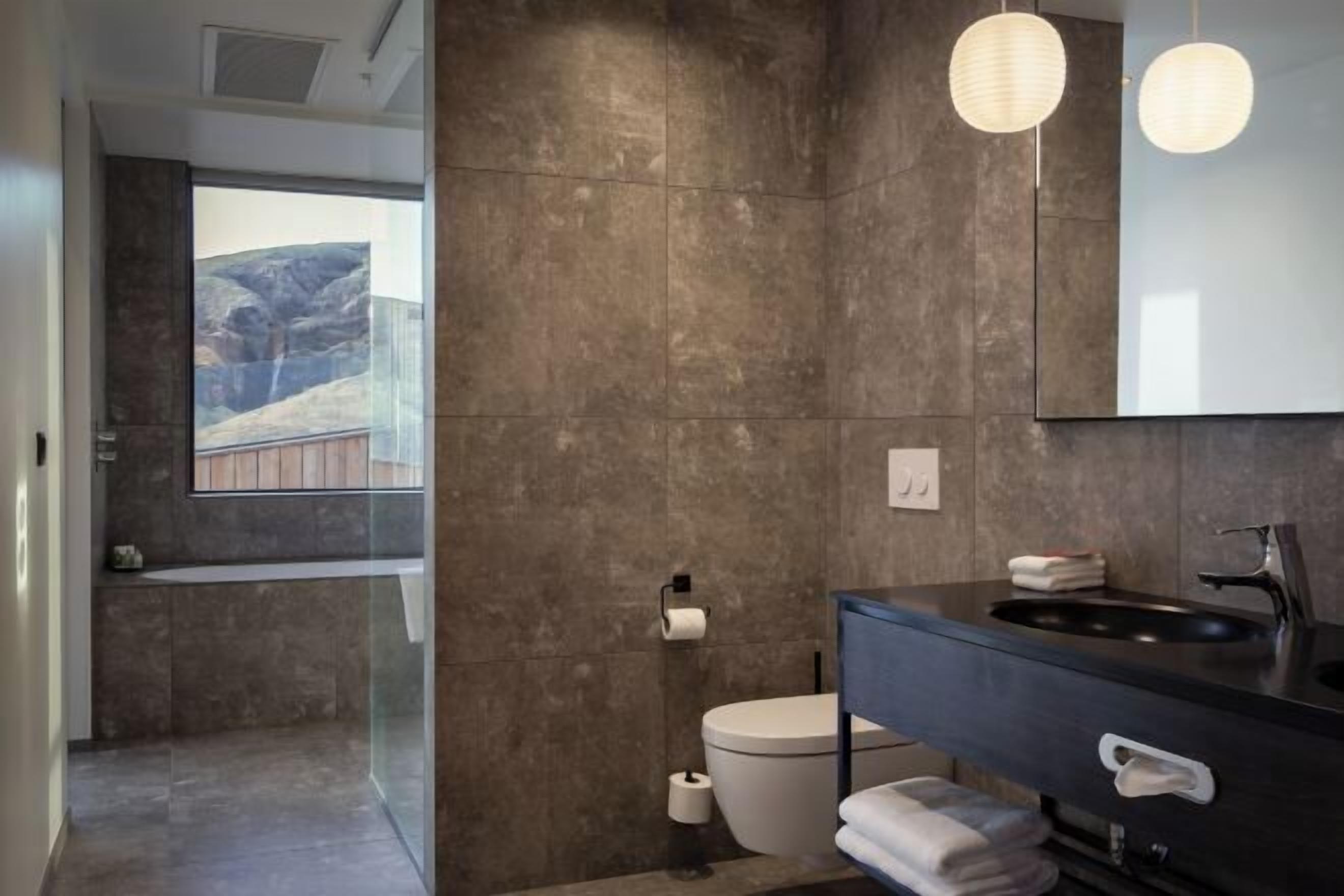 Baño | Ducha, secador de pelo, zapatillas y suelo radiante