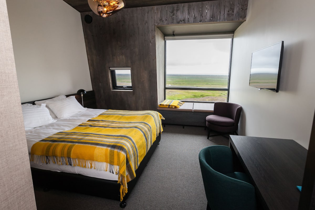 Deluxe Double Room | 1 bedroom, hypo-allergenic bedding, in-room safe, desk